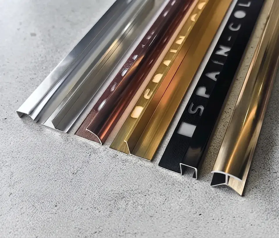 Perfiles decorativos metálicos para cerámica y porcelanato en diferentes acabados
